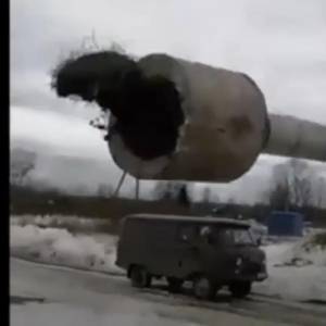 В РФ водонапорная башня рухнула на автомобиль коммунальщиков. Видео - reporter-ua.com - Тверская обл. - район Оленинский