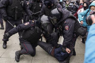 Леонид Соловьев - Силовики начали применять тактику «пинг-понга» к избитым участникам январских акций - znak.com - Берлин