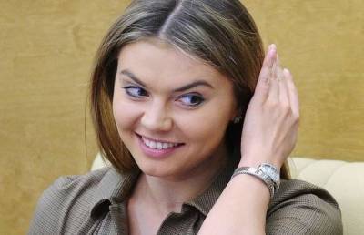 Алина Кабаева - «Выскакивает»: Кабаева в откровенном платье появилась на людях - pupolita.ru