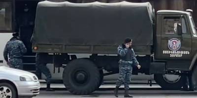 Армен Саркисян - Никола Пашинян - Оник Гаспарян - В преддверии отставки главы Генштаба в Ереване заметили войска - ruposters.ru - Азербайджан - Ереван