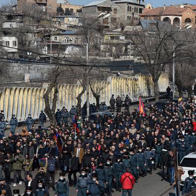 Никол Пашинян - Крупные силы полиции стянуты к зданию парламента в Ереване - radiomayak.ru - Ереван