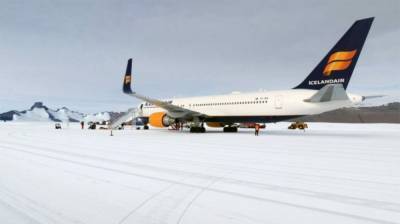 Пассажирский самолет авиакомпании Icelandair совершил посадку на лед в Антарктиде: фото и видео - 24tv.ua - Антарктида - Юар - Кейптаун - Новости