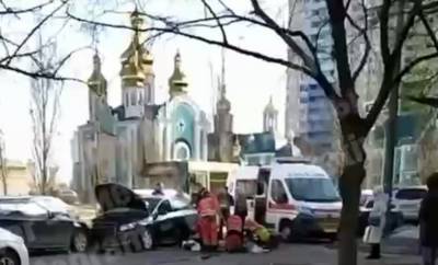 Новая трагедия на дороге в Киеве: водитель потерял сознание и вылетел на встречку, видео в места - politeka.net - Киев