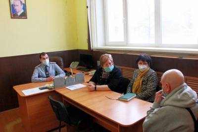 Татьяна Мерзлякова - Уральский омбудсмен приехала в СИЗО к 83-летнему тренеру, обвиняемому в педофилии - znak.com - Свердловская обл.