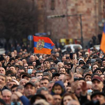 Армен Саркисян - Никола Пашинян - Около 8.000 человек участвуют в митинге оппозиции в Ереване - radiomayak.ru - Ереван