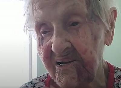 Видео: искалеченная 98-летняя блокадница рассказала об избиении сиделкой в Петербурге - ivbg.ru - Санкт-Петербург