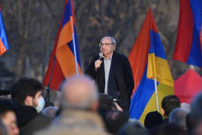 Никола Пашинян - Вазген Манукян - Оник Гаспарян - Против лидера оппозиции Армении возбудили уголовное дело - tvc.ru
