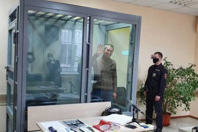 Владимир Путин - Игорь Беляков - Известного телеведущего и журналиста задержали в Астрахани: репортаж из зала суда - ast.mk.ru - Астрахань