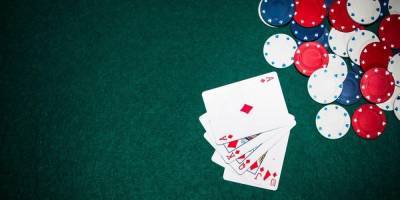 Джеймс Бонд - Джеймс Бонд одобряет. Пять приложений для смартфона, которые помогут вам научиться играть в покер - nv.ua