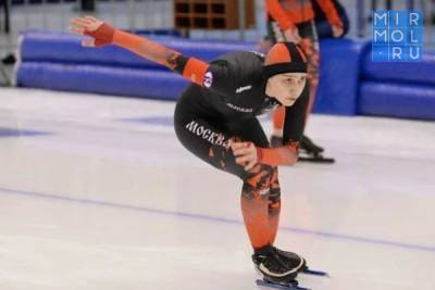 Дагестанка Камила Ханбалаева выиграла всероссийские соревнования по конькобежному спорту - mirmol.ru - Москва - Махачкала