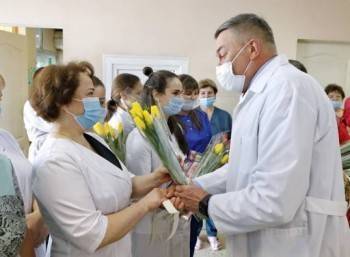 Олег Кувшинников - Губернатор Вологодчины поздравил с наступающим праздником женщин-героев, работавших в «красной зоне» - vologda-poisk.ru - Вологда