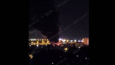 Пожар в шиномонтаже с грузовиками в Москве локализован - m24.ru - Москва