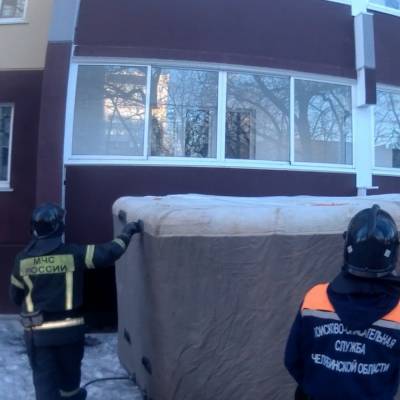 В Челябинской области спасли двух мужчин, которые хотели прыгнуть из окон многоэтажек - znak.com - Челябинская обл. - Челябинск