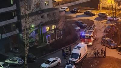 Из окна дома на Индустриальном проспекте выпала женщина - piter.tv - Санкт-Петербург