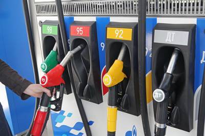 Павел Сорокин - В Минэнерго объяснили, почему цены на бензин не снижаются - pnp.ru