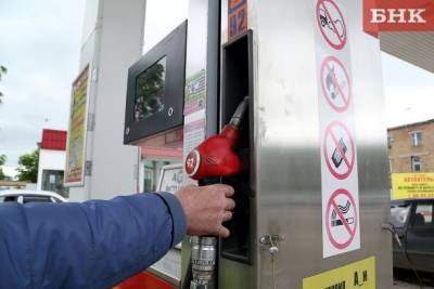Павел Сорокин - В Минэнерго объяснили причину роста цен на бензин - bnkomi.ru - Венесуэла - Иран - Саудовская Аравия