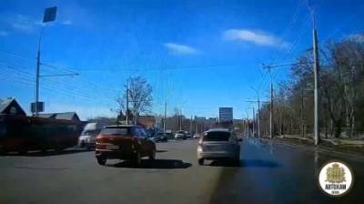 В Пензе иномарка чудом избежала ДТП с троллейбусом - penzainform.ru - Пенза