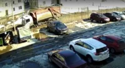 «Это Ямославль, детка»: в Красном бору мусоровоз утонул в луже. Видео - progorod76.ru - Ярославль