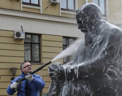 В Петербурге в апреле отмоют 5 тыс. фасадов зданий и посадят 6 тыс. деревьев - interfax-russia.ru - Санкт-Петербург - Петербург