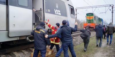 Авария Интерсити: движение между Днепром и Запорожьем снова закрыли - nv.ua - Киев - Днепр - Запорожье - Днепропетровская обл. - Мариуполь - Ужгород - Вольнянск