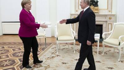 Владимир Путин - Дмитрий Песков - Кремль прокомментировал возможные контакты Путина, Макрона и Меркель - m24.ru - Киев