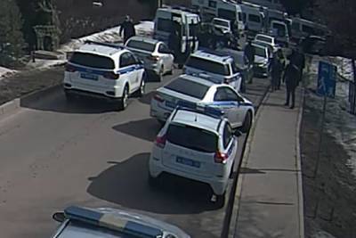 Стало известно о заложниках у стрелка в Мытищах - lenta.ru - Москва