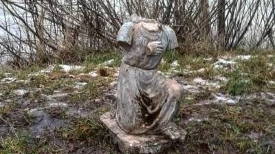 Скульптуру каменного ангела из Полежаевского парка передали музею городской скульптуры - piter.tv