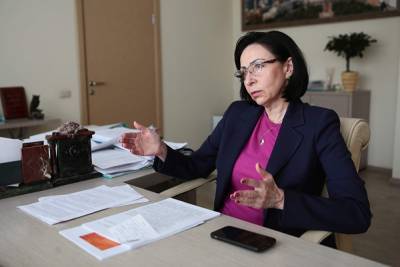 Наталья Котова - Наталья Котова выступила с отчетом о работе. Депутат указал ей на недостатки, а она назвала его невоспитанным - znak.com - Челябинск