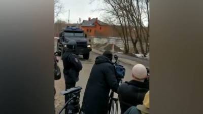 Владимир Барданов - На штурм дома "мытищинского стрелка" выдвинулся бронеавтомобиль "Патруль" - vesti.ru - Новые Вешки