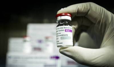 Германия приостановила вакцинацию людей старше 60 лет вакциной AstraZeneca - newizv.ru - Дания