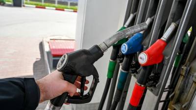 Артем Голубев - Экономист раскрыл причины подорожания бензина при дешевой нефти - riafan.ru