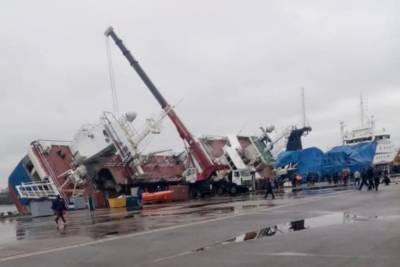 Завалившейся на заводе «Пелла» корабль стабилизировали - abnews.ru - Ленинградская обл. - Санкт-Петербург