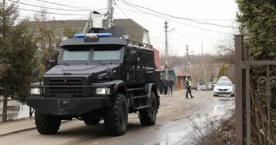 Владимир Барданов - Забрасывает гранатами: в подмосковных Вешках с утра продолжается противостояние местного жителя и полиции - focus.ua - Москва - Россия - Московская обл.