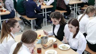 Чтобы было вкусно и полезно: как может измениться питание в школах и садах РФ - 5-tv.ru - Россия