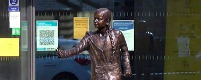 Грета Тунберг - В Британии установили памятник экоактивистке Грете Тунберг - runews24.ru - Англия