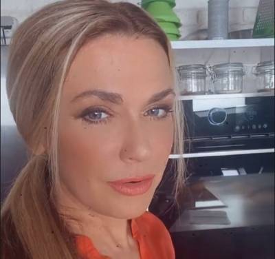 Ольга Сумская - 54-летняя Сумская попроказничала в душе, наплевав на возраст и скромность: "Повезло мужу, с ней не соскучишься..." - sport.politeka.net