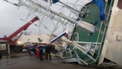 На заводе в Ленинградской области опрокинулось судно - newdaynews.ru - Ленинградская обл.