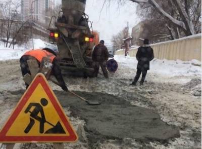 Ремонтные бригады локально устраняют разрушения дорог в Томске - tv2.today - Томск