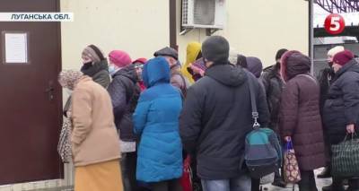 Очередной скандал на КПВВ «Станица Луганская». Медикам, которые делают бесплатные экспресс-тесты на COVID, не платят зарплаты. ФОТО - cxid.info - Луганская обл.