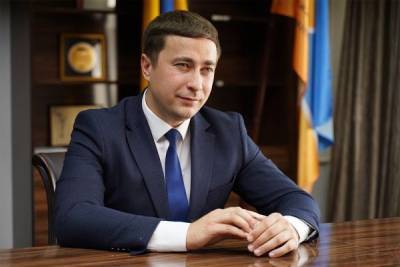 Роман Лещенко - Жена министра Лещенко получила акции в трех компаниях и подарки от мужа на 1,7 млн гривен - ukrpost.biz - Киев
