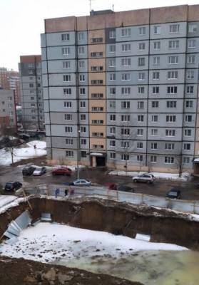 Дети чуть не сорвались в котлован с водой на стройке в Вологде - vologda-poisk.ru - Вологда