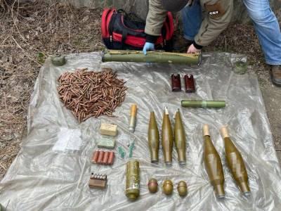 В Славянске нашли арсенал боевиков, которые готовили боеприпасы для диверсий в Донецкой области – СБУ - gordonua.com - Славянск - Донецкая обл.