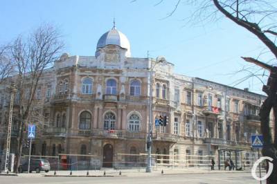 Одесский дом с единорогом обносят забором (фото) - odessa-life.od.ua - Одесса