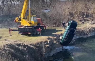 Суицид отца и сына: На Черкасчине из карьера достали авто - news.bigmir.net - Черкасская обл.