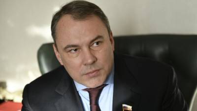 Петр Толстой - В Госдуме поддержали идею туризма в РФ для вакцинации от COVID-19 - polit.info - Москва - Россия