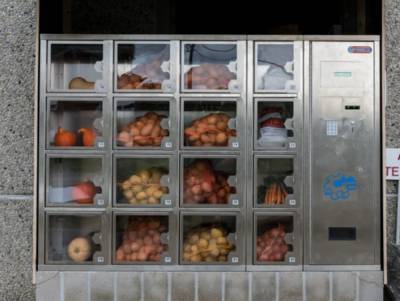 Агро - Овощи и фрукты из автомата – шаг к инновациям от польского фермера - 24tv.ua