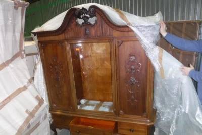 Петербургские таможенники пресекли незаконный ввоз антикварной мебели - neva.today - Санкт-Петербург