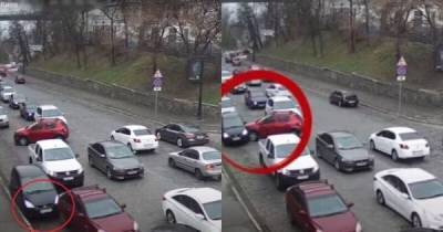 Испугалась и забыла про "ручник": как за несколько минут устроить две аварии - skuke.net - Киев - Интересно
