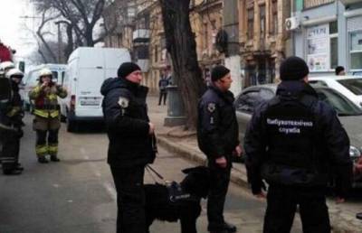 В Киеве "заминировали" российское посольство, суд и жилой комплекс: на места срочно выехала полиция - politeka.net - Киев