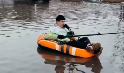 Блогер - Житель Челябинской области «рыбачил» в огромной луже - mirnov.ru - Челябинская обл. - Копейск